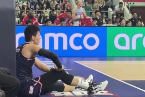 焦泊喬受傷沒人管？！新疆隊球員克里克在替補(bǔ)席喊人趕緊過來！